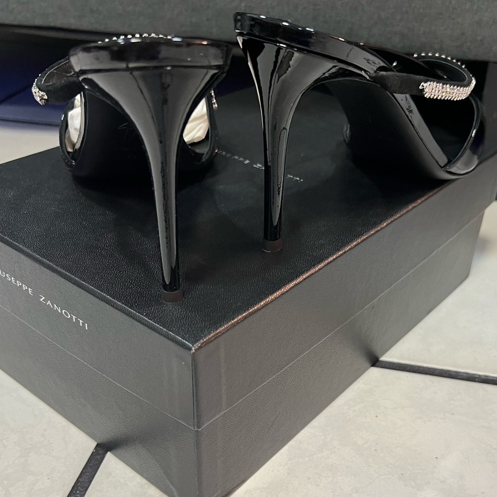 ‼️🔥BRAND NEW Elegant Giuseppe Zanotti Embellished Heels - Picture 4 of 5